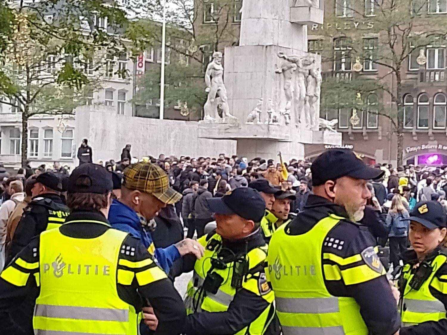 In Amsterdam vervaagde de grens tussen feit en gevoel, tussen echt en nep verder